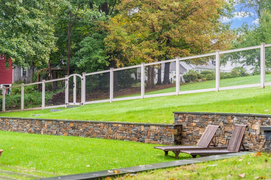 Wood and wire rigid garden fence