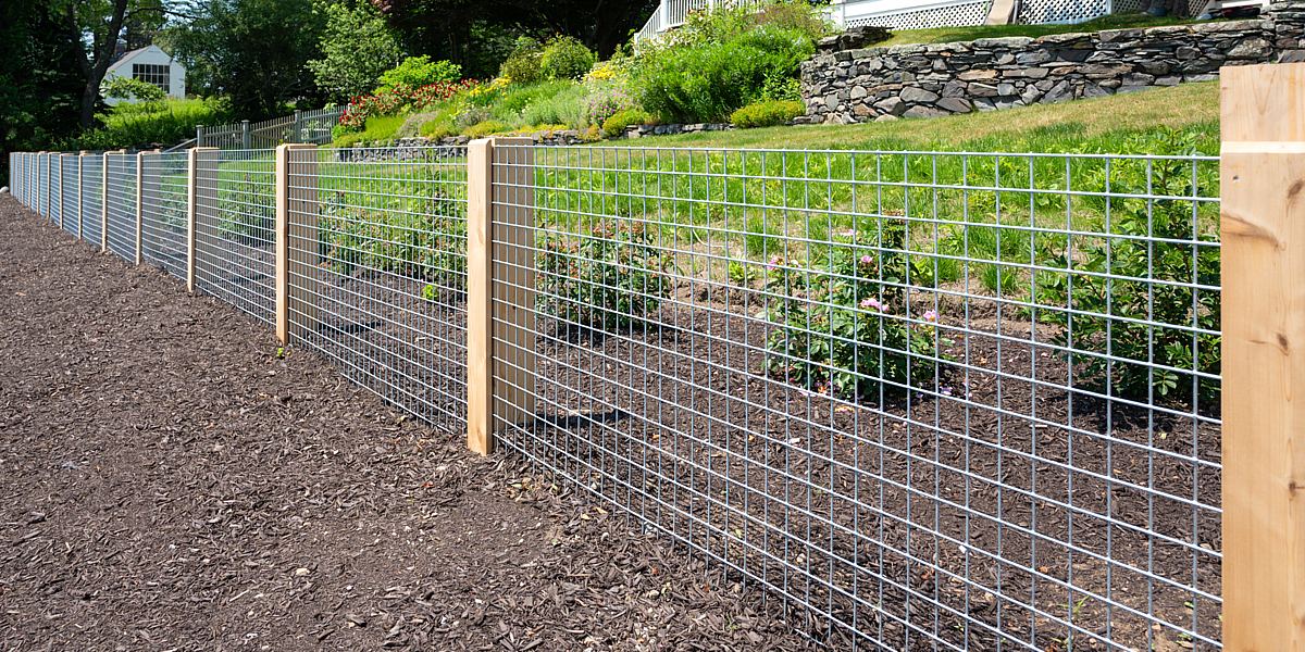Wood and wire rigid garden fence