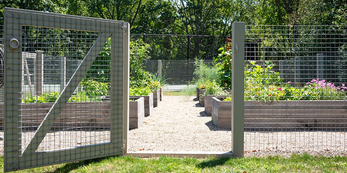 Wood and wire rigid garden fence