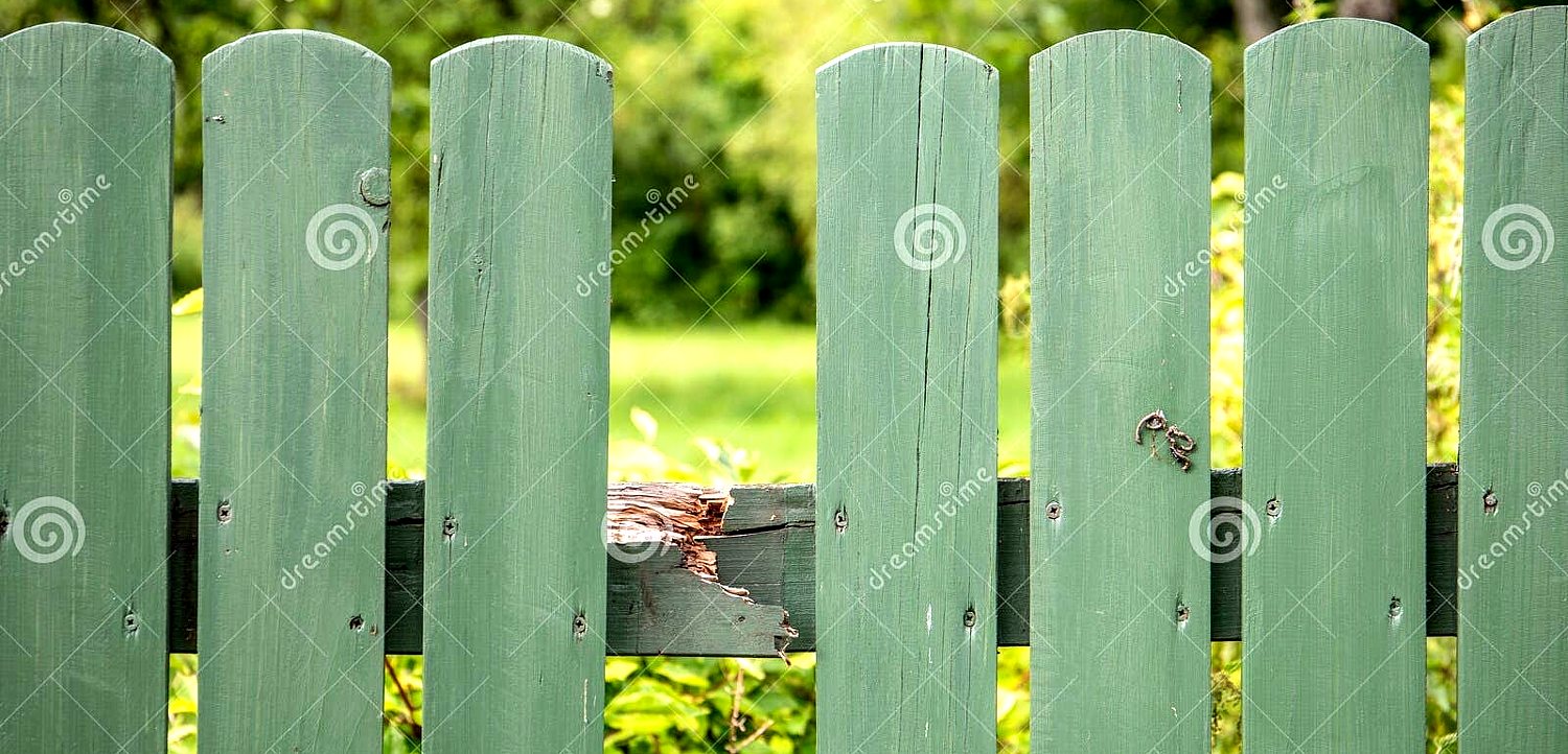 green broken fence rail