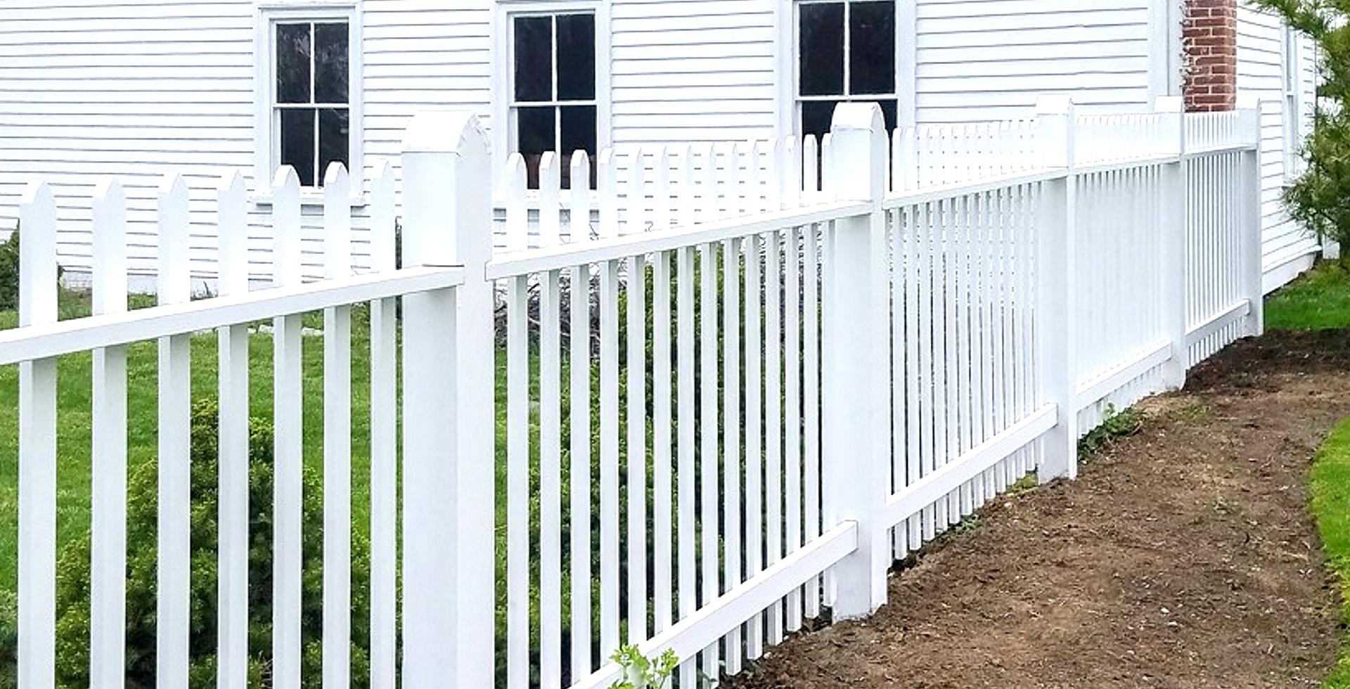 Wood and wire rigid garden fence
