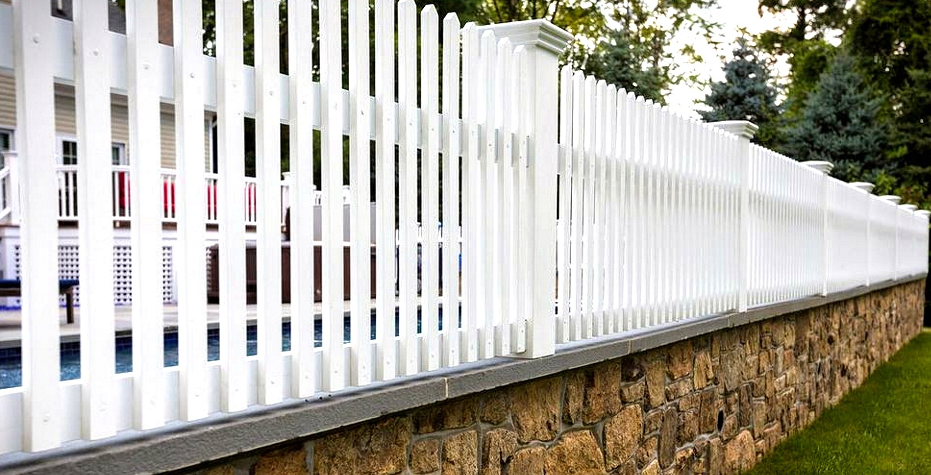 Wood and wire rigid garden fence