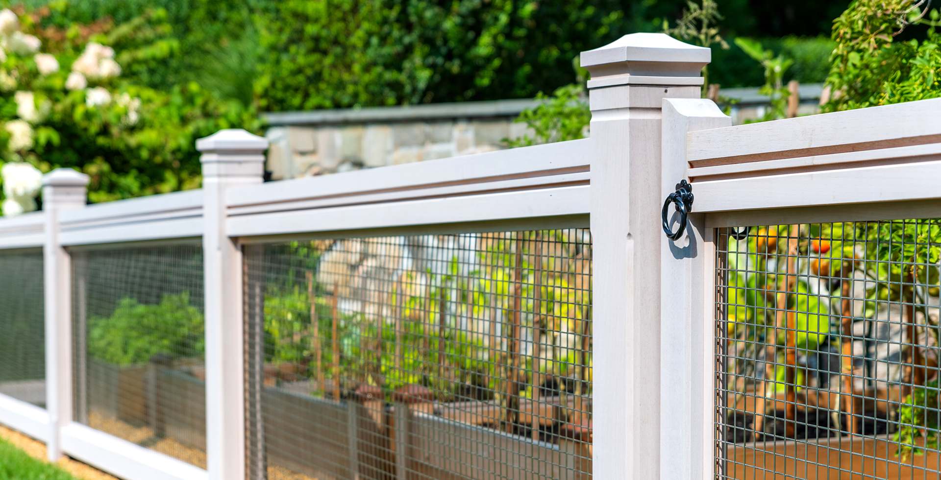 Wood and wire rigid garden fence